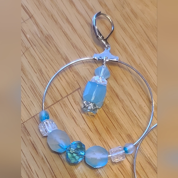 Gorgeous Handcrafted Earrings - Picture 7 of 9